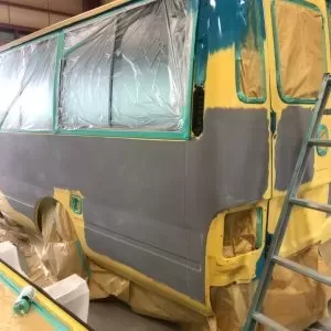 マイクロバス全塗装準備中のサムネイル